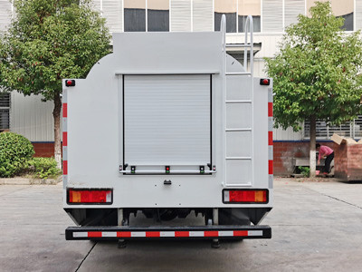 東風(fēng)5噸消防灑水車(chē)