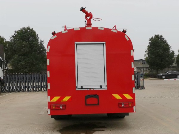 東風(fēng)天錦12噸多功能消防灑水車
